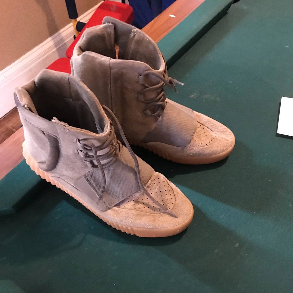 Yeezy 750 grey glow in dark